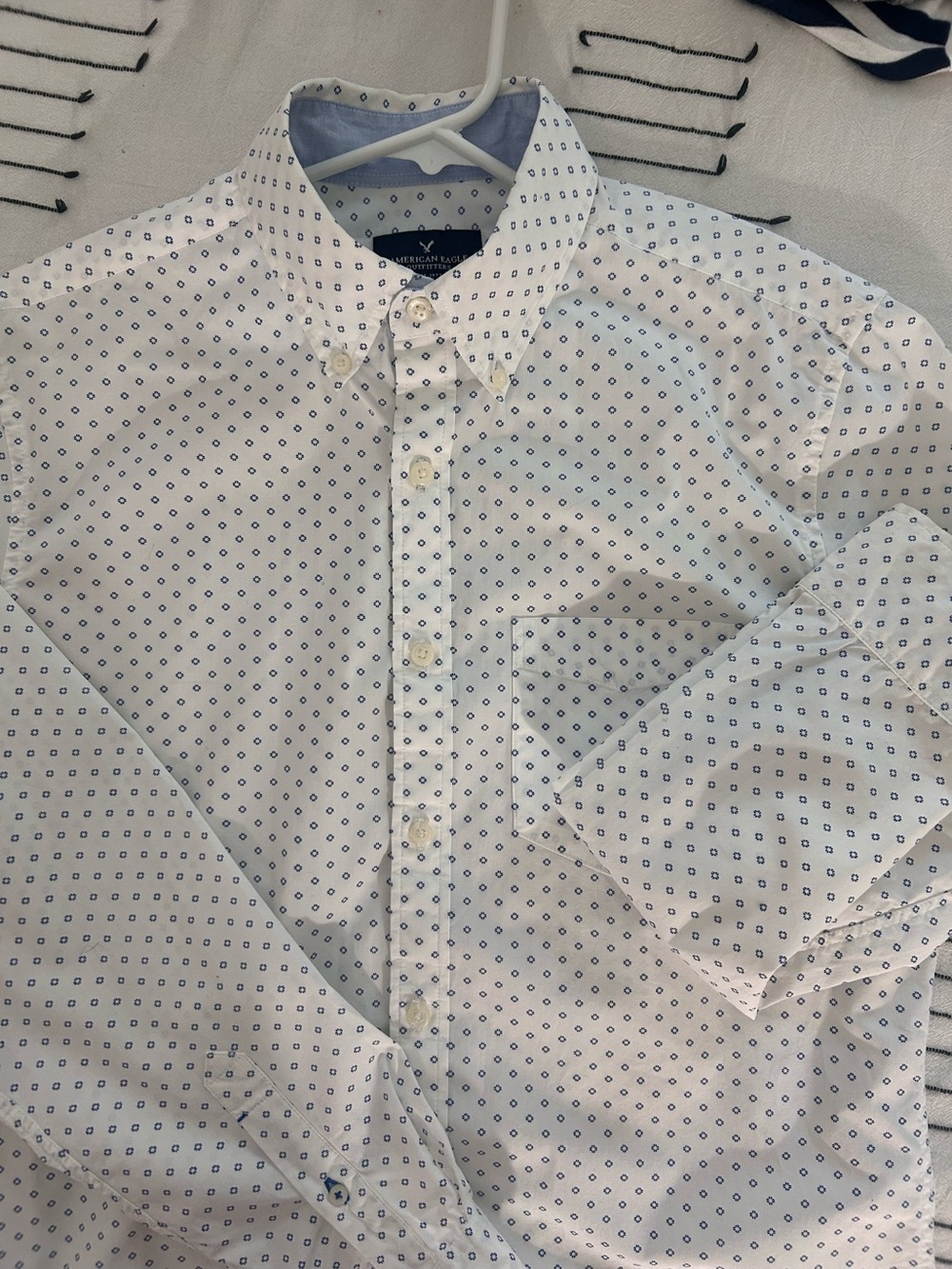 American Eagle Classic Fit Men's Patterned Button Down Shirt Size Small EUC